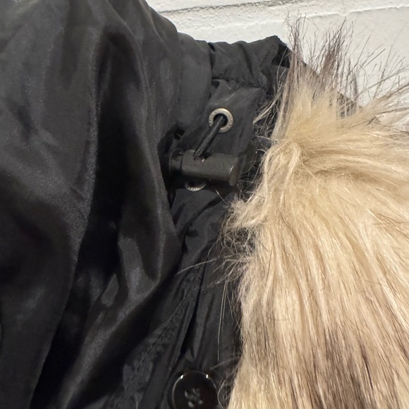 American Eagle Outfitters Black Puffer Coat with Fur Hood - Picture 13 of 14